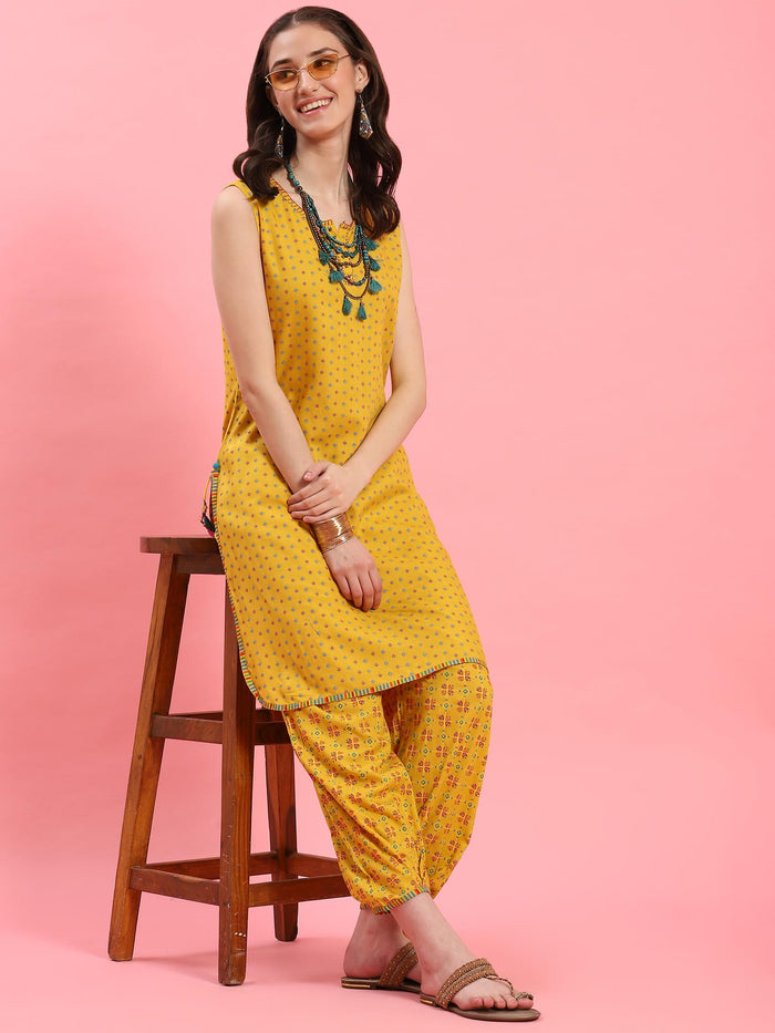 Women Yellow Geometric Printed Kurta With Harem Pant.